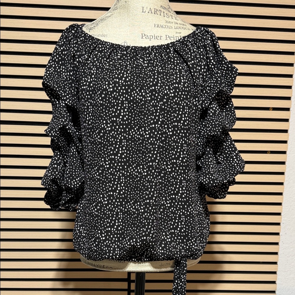 Vince Camuto | Ruffle Sleeve Blouse